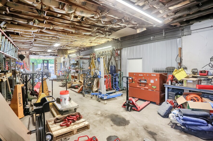 More Photos Of 740 Greensburg Rd, New Kensington Warehouse For Lease