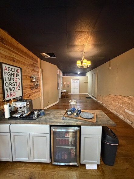 More Photos Of 105 W Pickens St, Abbeville Storefront Retail Residential For Sale
