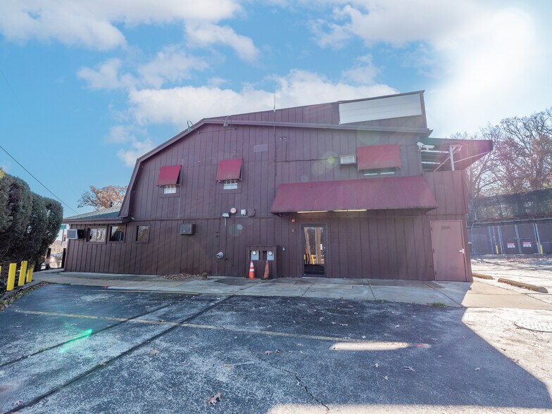 More Photos Of 13500 S Harlem Ave, Orland Park Bar For Lease