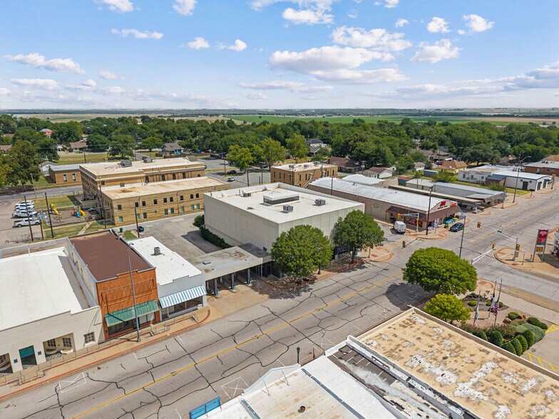 More Photos Of 317 E 3rd St, Burkburnett Bank For Sale