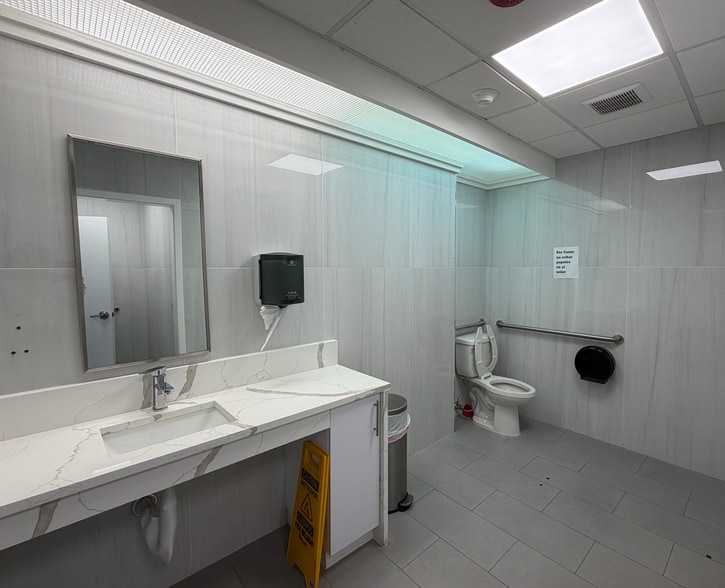 More Photos Of 61 Grand Canal Dr, Miami Office For Lease