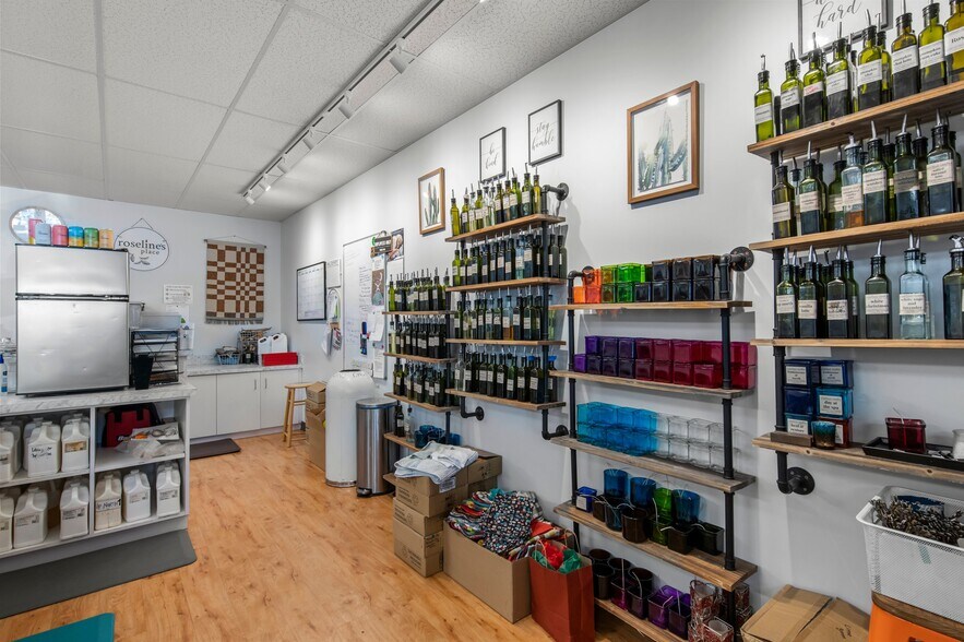 More Photos Of 1652 Grand Ave, Saint Paul Storefront Retail Office For Lease