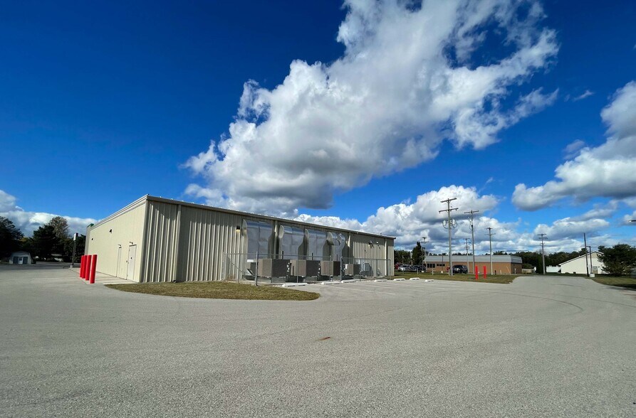 More Photos Of 1960 N Saint Helen Rd, Saint Helen Convenience Store For Lease