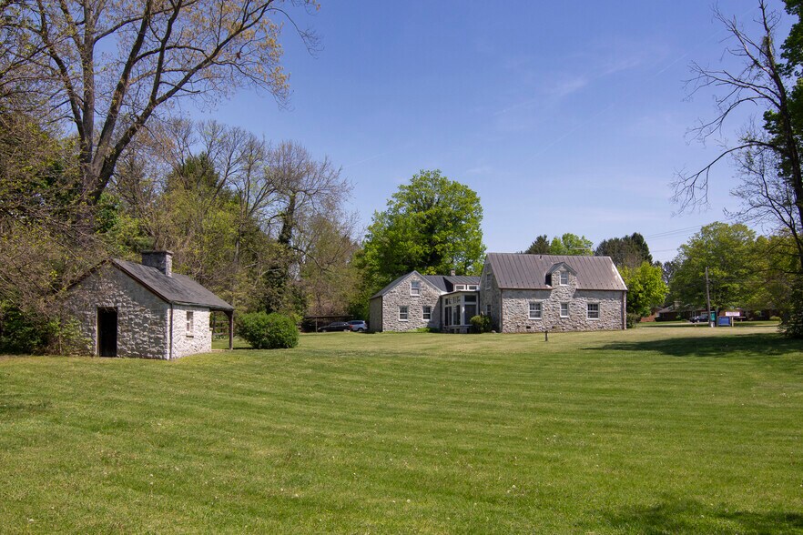 More Photos Of 8789 Seneca Trail South, Ronceverte Office For Sale