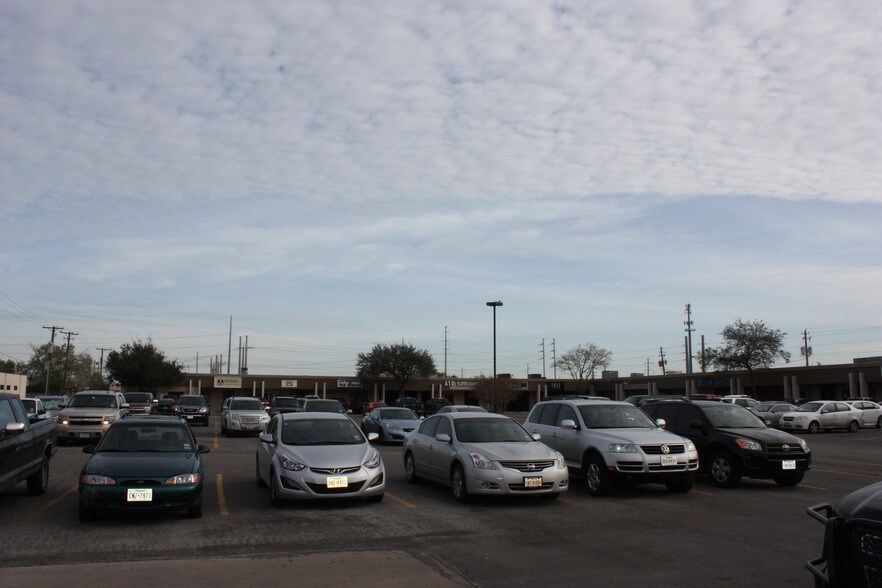 More Photos Of 5800-5854 S Staples St, Corpus Christi Unknown For Lease
