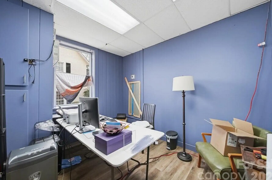 More Photos Of 47 Duke St, Granite Falls Bar For Sale