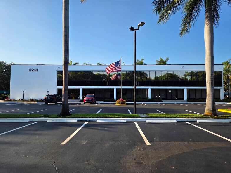 More Photos Of 2201 NW Corporate Blvd, Boca Raton Office For Lease