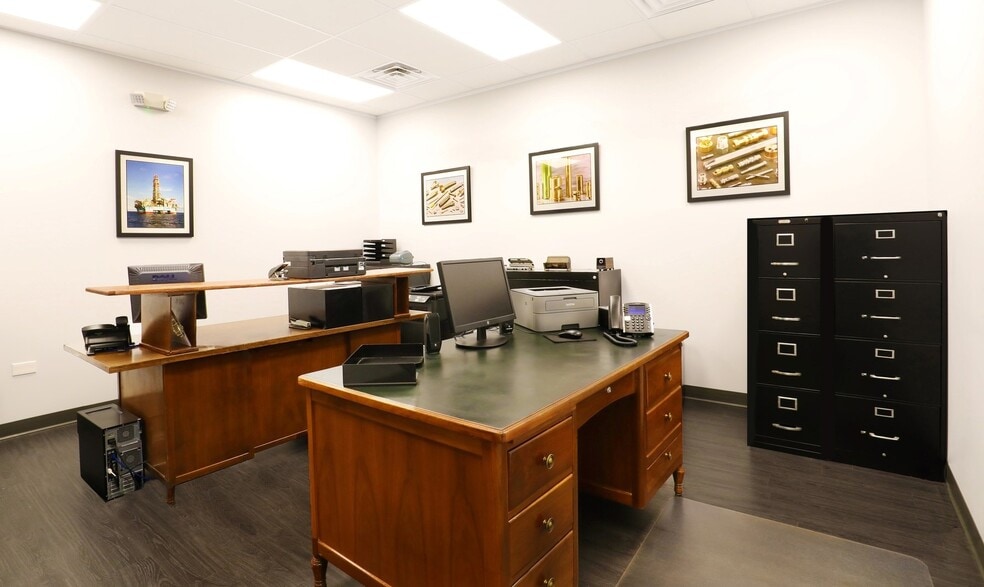 More Photos Of 9300 W Ogden Ave, Brookfield Office For Lease