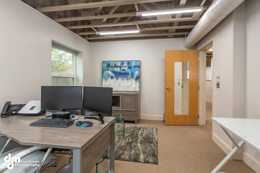 More Photos Of 8801-8811 Toloff St, Anchorage Office For Sale