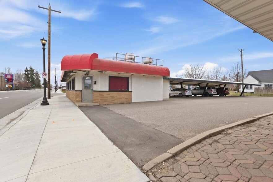 More Photos Of 1409 Arcade St, Saint Paul Restaurant For Sale