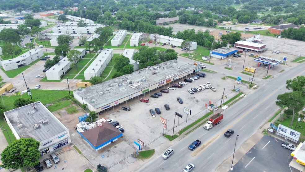 More Photos Of 7040-7058 Lawndale St, Houston Unknown For Lease