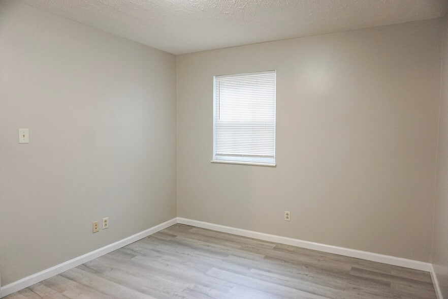 More Photos Of 2523 Cedar Ln, Knoxville Apartments For Sale