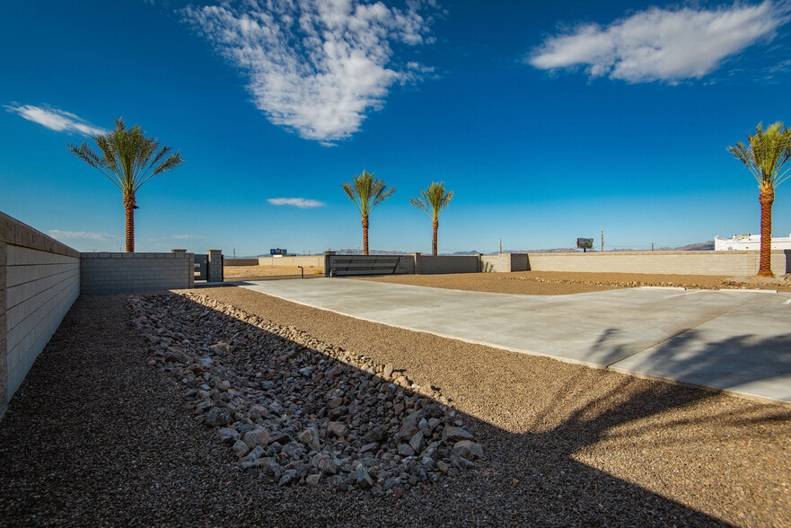 More Photos Of 1551 E World Blvd, Fort Mohave Showroom For Sale