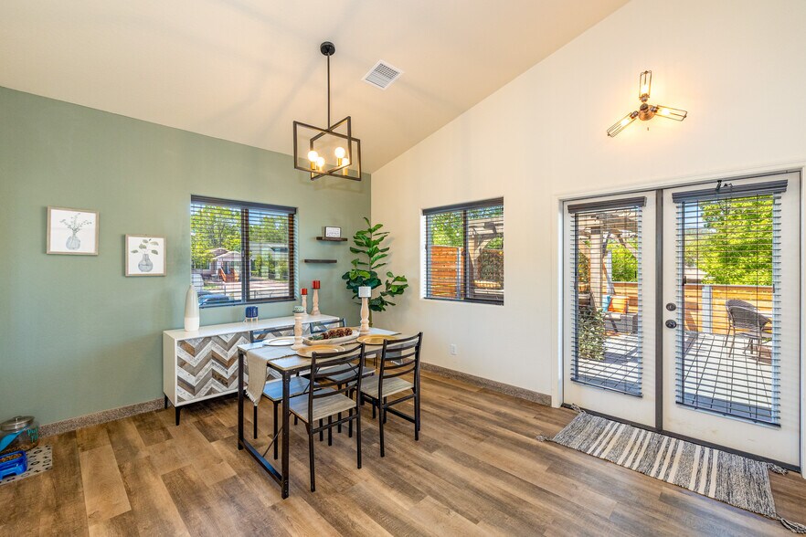 More Photos Of 116 S 1st St, Williams Office For Sale