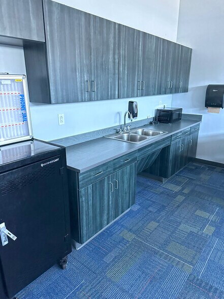 More Photos Of 7 S 12th St, Midland Schools For Lease