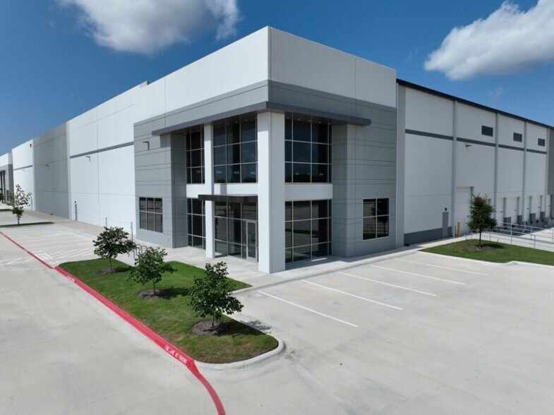 More Photos Of 715 SE Loop 410, San Antonio Manufacturing For Sale