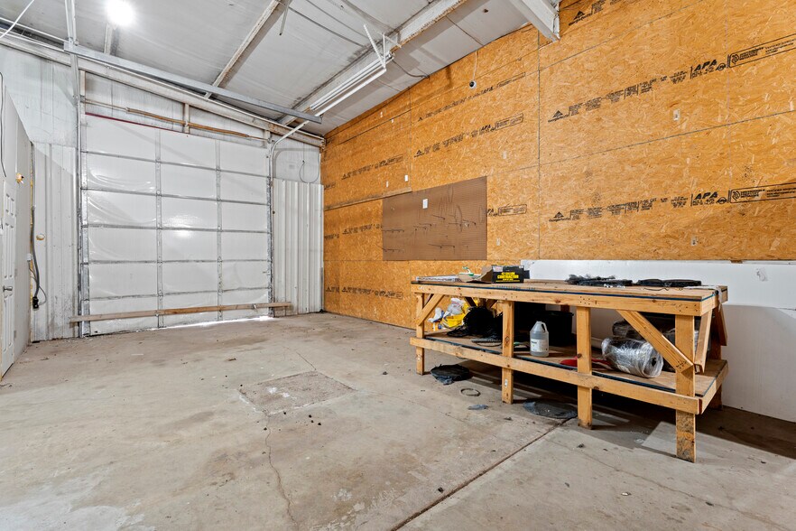 More Photos Of 57530 E Highway 59, Fairland Manufacturing For Sale