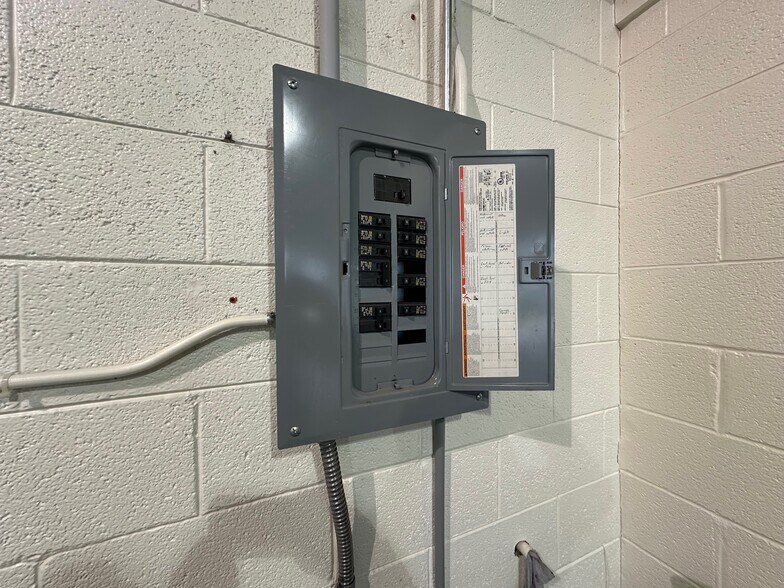 More Photos Of 536 N Beech St, Lansing Self Storage For Sale