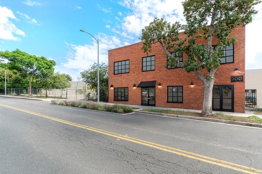 More Photos Of 700-710 W Wilson Ave, Glendale Warehouse For Lease