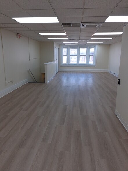 More Photos Of 10 Lake St, Monroe Office Residential For Lease