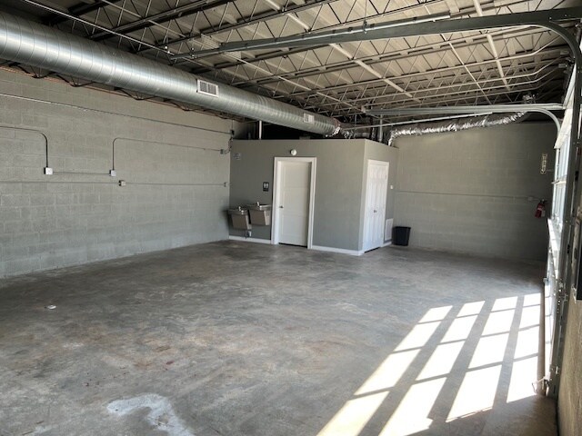 More Photos Of 2124 NW 39th St, Oklahoma City Storefront For Lease