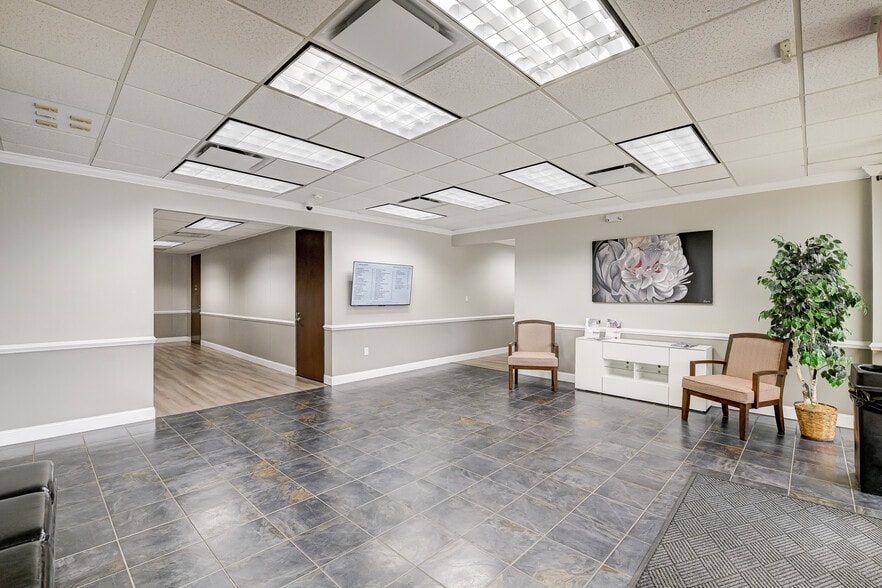 More Photos Of 9635 Southern Pine Blvd, Charlotte Coworking Space