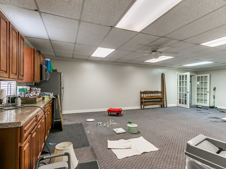 More Photos Of 809 SW 4th St, Moore Religious Facility For Sale