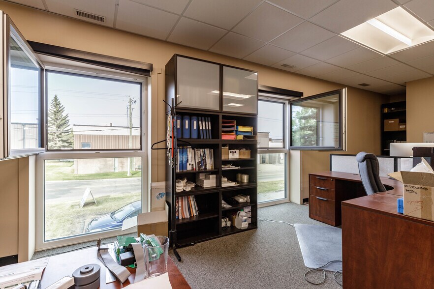 More Photos Of 4116 64 Av SE, Calgary Industrial For Sale