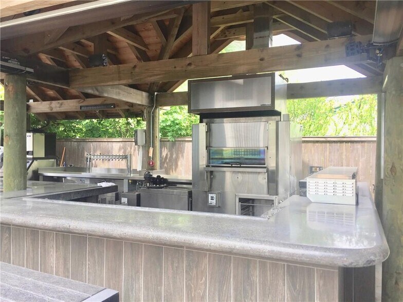 More Photos Of 14 Narragansett Ave, Jamestown Restaurant For Lease