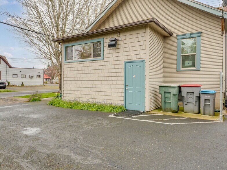 More Photos Of 737 NW Adams St, Mcminnville Office For Sale