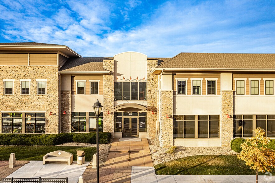 More Photos Of 125 Little Canada Rd W, Little Canada Storefront Retail Office For Sale