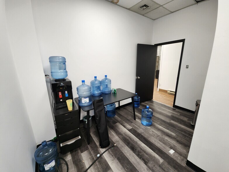 More Photos Of 2420-2440 Boul Industriel, Laval Storefront Retail Office For Lease