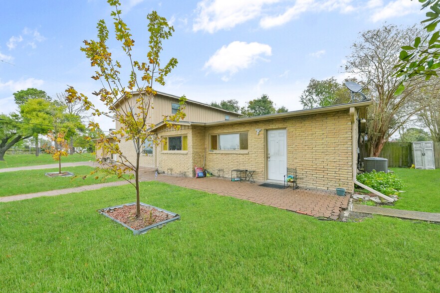 More Photos Of 1804 36th St N, Texas City Multifamily For Sale