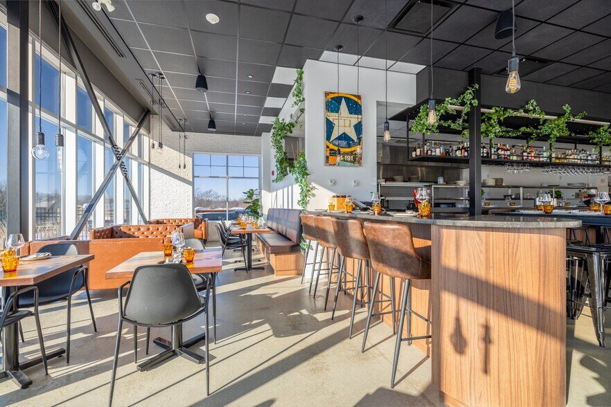 More Photos Of 65 Rue De La Rive Droite, Bromont Storefront Retail Office For Sale