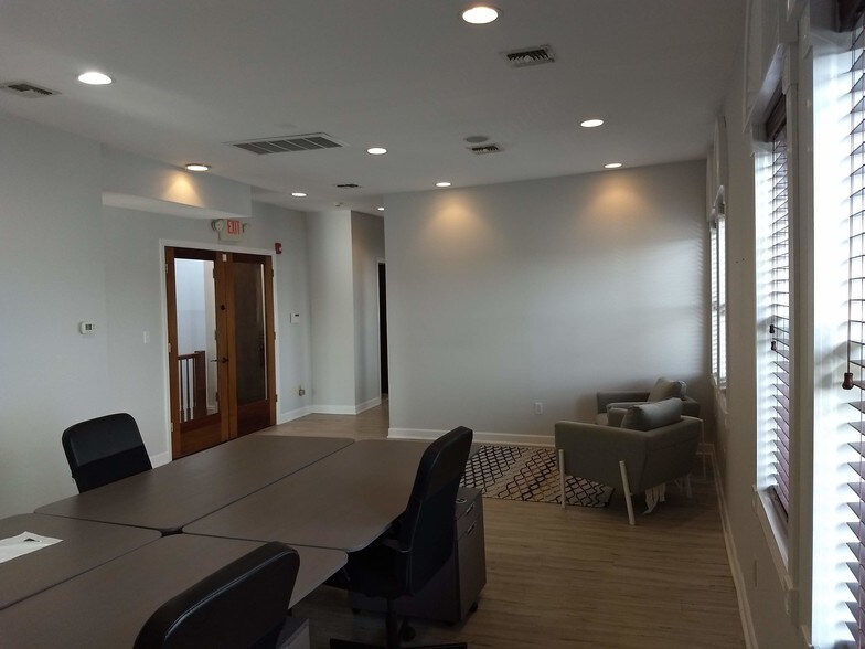 More Photos Of 17-19 Beechwood Rd, Summit General Retail For Sale