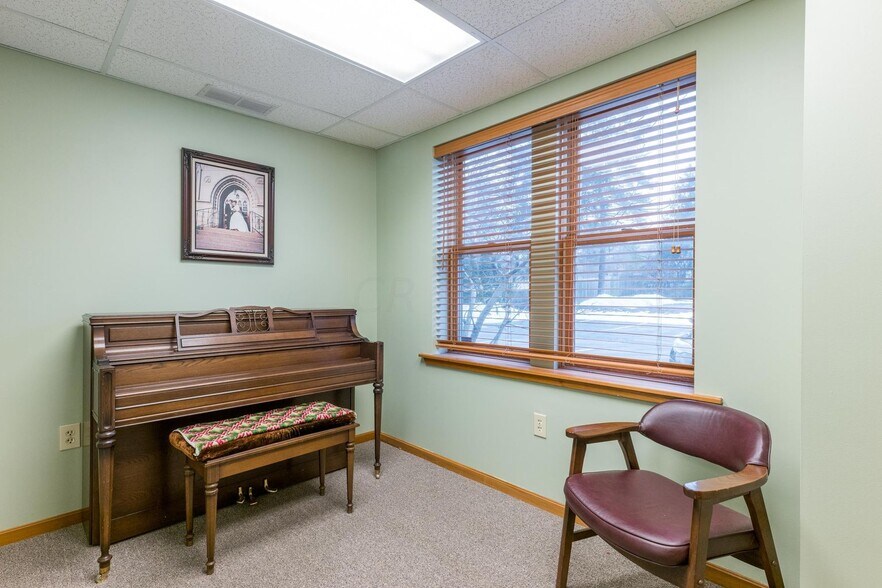 More Photos Of 1151 Bethel Rd, Columbus Medical For Sale