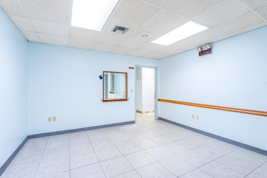 More Photos Of 7480 Fairway Dr, Miami Lakes Medical For Lease