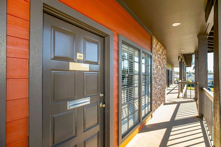 More Photos Of 207 W Alameda Ave, Burbank Office For Sale