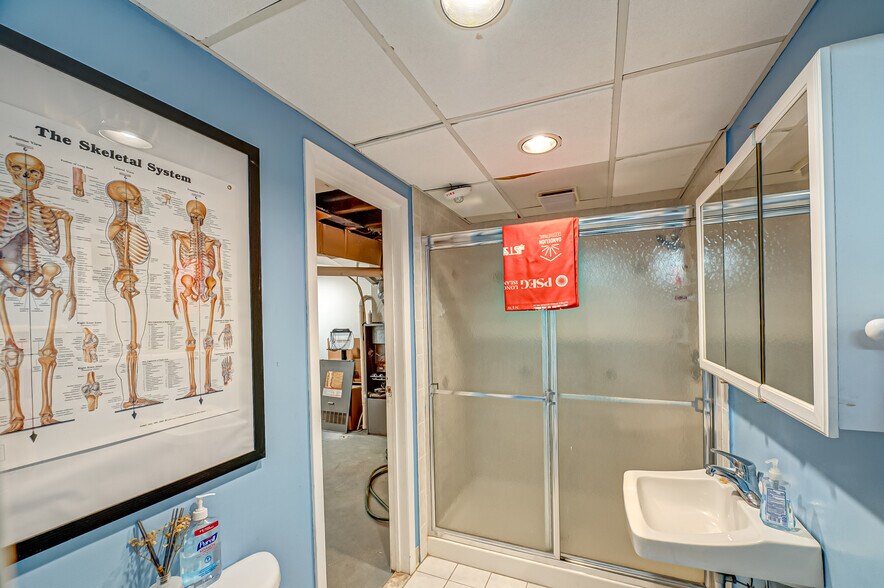 More Photos Of 24 Railroad Ave, Patchogue Office For Sale