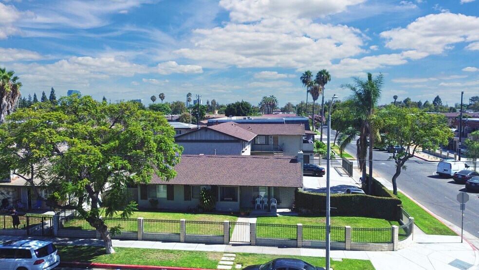 More Photos Of 302 E Wakefield Ave, Anaheim Apartments For Sale