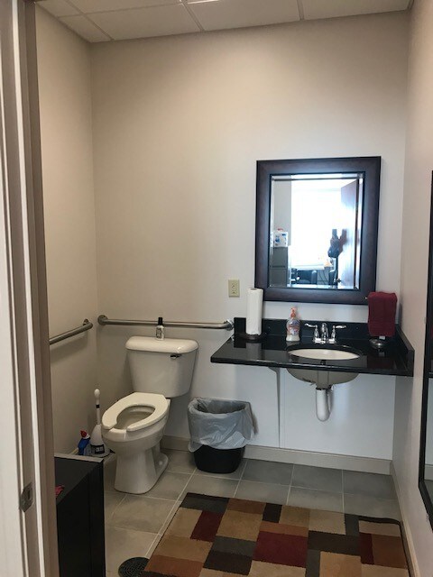 More Photos Of 908 E Waterloo Rd, Akron Medical For Lease