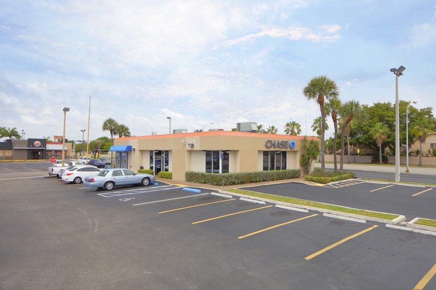 More Photos Of 850-980 Ives Dairy Rd, Miami Storefront For Lease