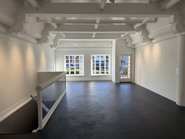 More Photos Of 6th Ave, Carmel Storefront For Lease