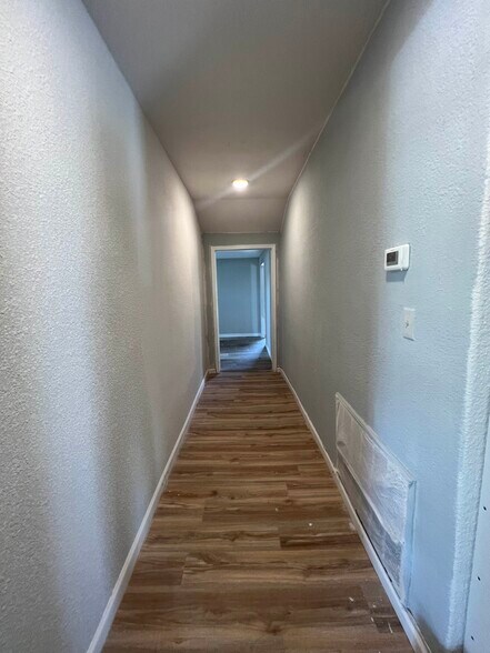 More Photos Of 804 W 2nd St, Taylor Storefront Retail Office For Lease