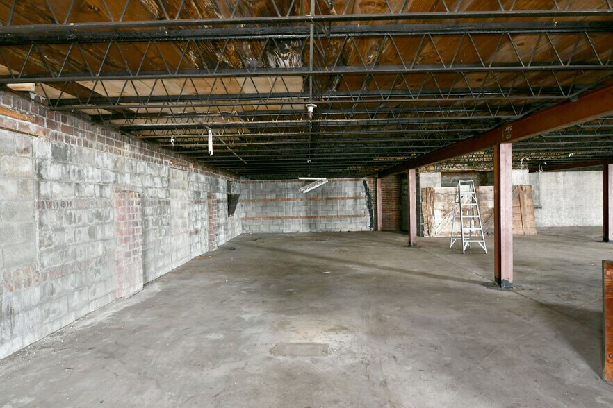 More Photos Of 944 W Rayen Ave, Youngstown Industrial For Sale