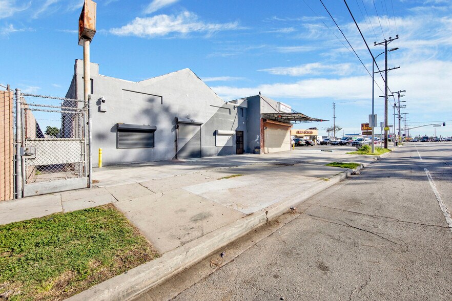 More Photos Of 11316-11318 S Vermont Ave, Los Angeles Storefront For Sale