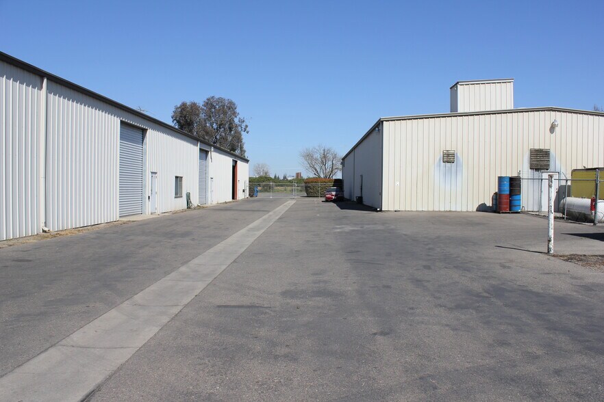 More Photos Of 250 Commerce Ave, Atwater Warehouse For Lease