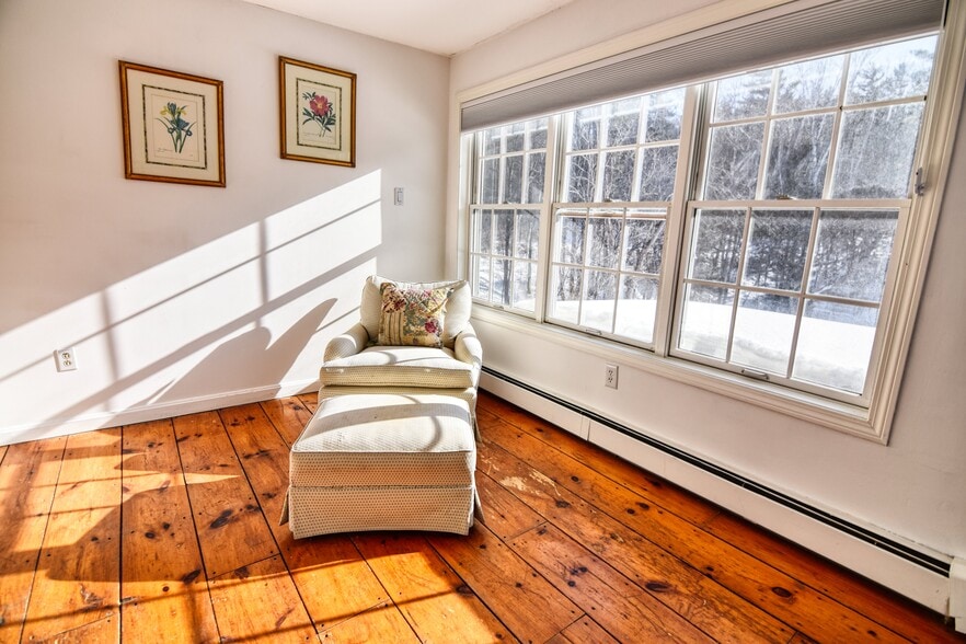 More Photos Of 27 Route 25, Plymouth Hospitality For Sale