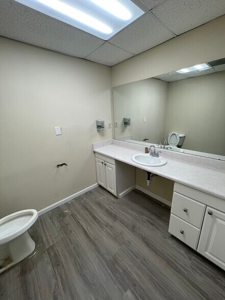 More Photos Of 1714 Manchester Expy, Columbus General Retail For Lease