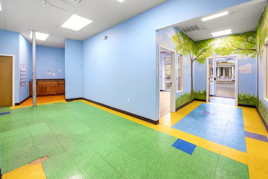 More Photos Of 352 Washington St, Somerville Light Manufacturing For Sale